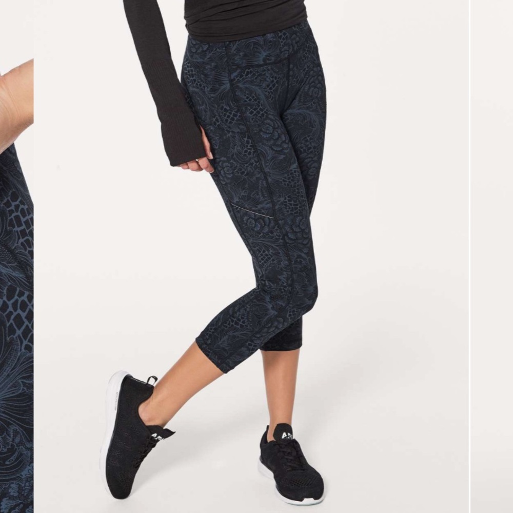 Women's Black Patterned Leggings - Picture 16 of 16